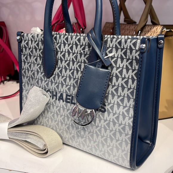 Michael Kors Mirella Small Ombré Signature Logo Crossbody Bag
Navy 
NWT - Picture 11 of 16